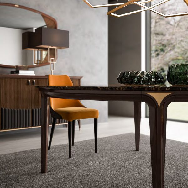 GHEZZANI-ARREDAMENTI-Collezione-NAVIGLI-DINING-GOLDENEYE-tavolo-table-in-dining-room-con-sedia-MONTEPENNY-e-credenza-MONTENAPOLEONE-1